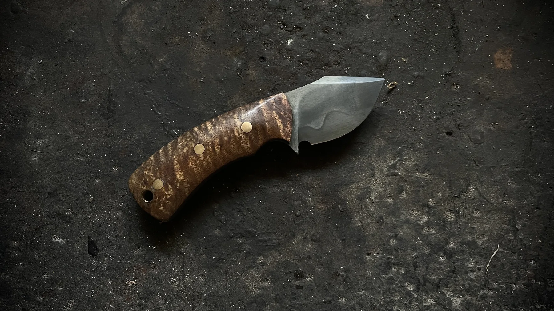 Bumblebee XL handmade knife model by Dark Blades